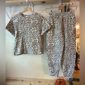 Gilli Women’s Pajama Set in Leopard Pattern
